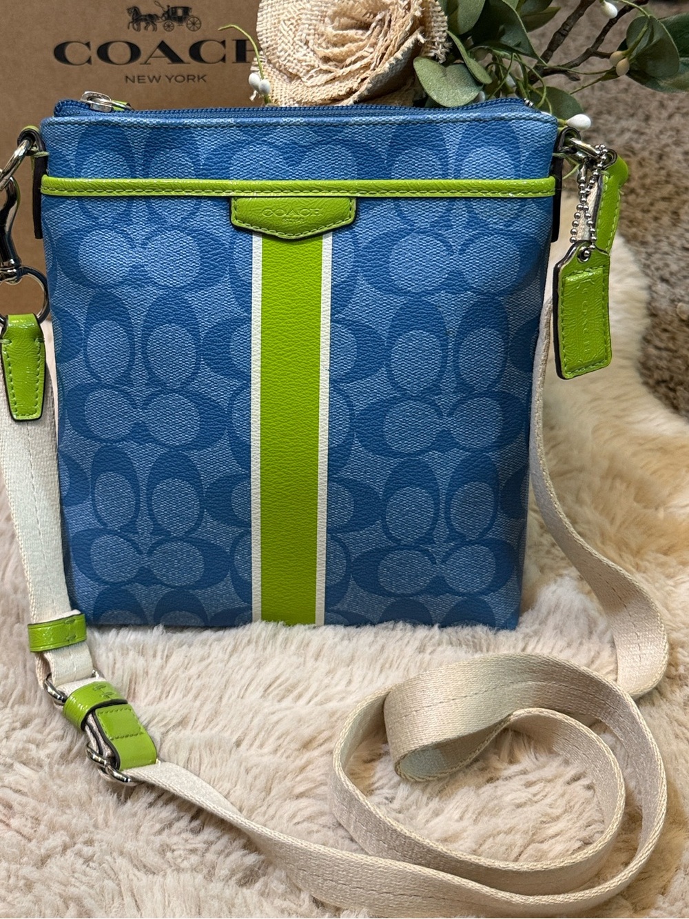 ✨ Coach Signature Stripe Swingpack Crossbody Bag✨
